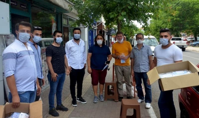 AK Parti Osmaniye Gençlik Kolları maske dağıttı
