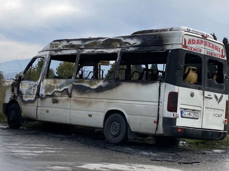 Ortaklarına kızdı, minibüsünü yaktı
