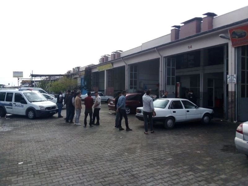 İş yeri sahibi ile müşterinin kavgasında 4 kişi yaralandı
