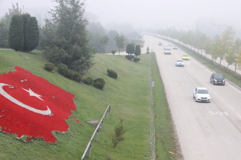 Düzce’de sabahları etkili olan sis ulaşımı etkiliyor
