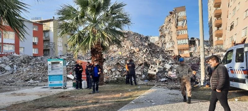 2 kişinin arandığı Barış Sitesi’nde kontrollü yıkım devam ediyor
