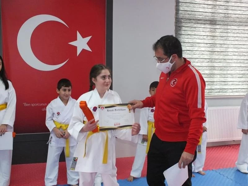 Çelebispor’da tekmeler kuşak için kalktı
