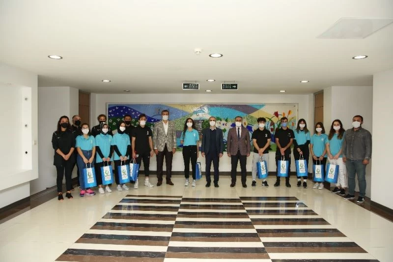 Çiftçi, polis ve spor akademisi adaylarıyla bir araya geldi
