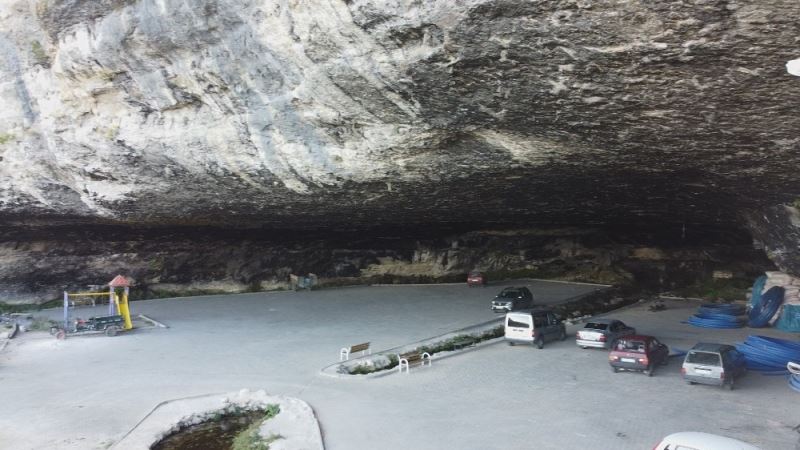 Kervanların konakladığı Kayaönü Mağarası ilgi görüyor
