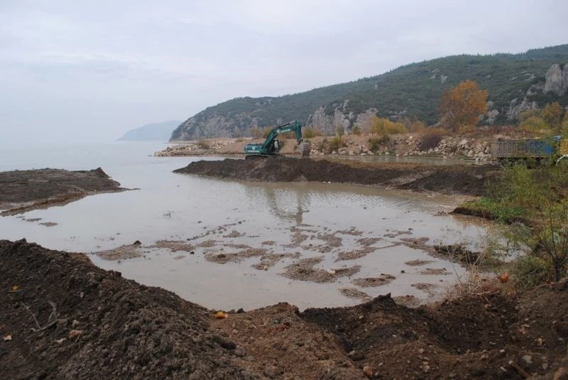 Eğirdir Gölü’nde dip çamuru temizliği

