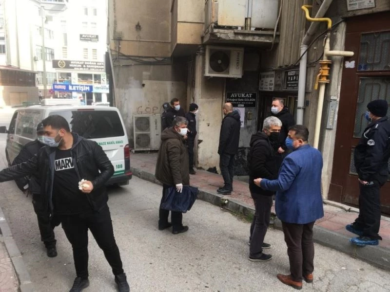 Diş teknisyeni evinde ölü olarak bulundu
