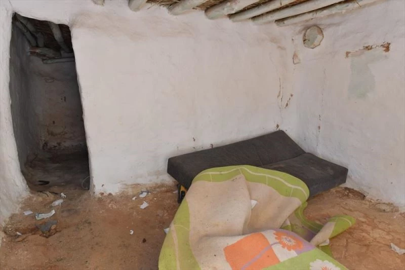 Isparta Belediyesi, kerpiç evde yaşayan aileye ev yapacak