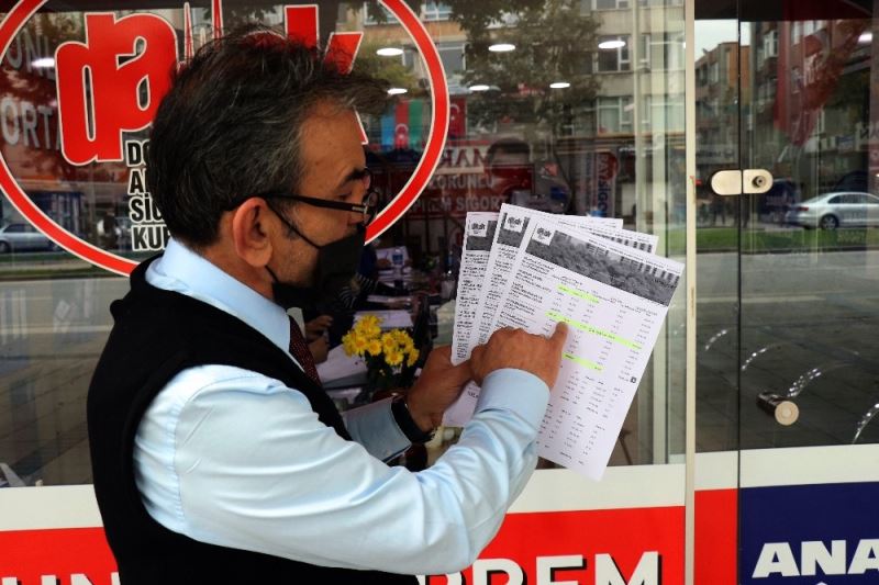 İzmir’deki deprem sonrasında çoğu vatandaş sigorta şirketlerinin yolunu tuttu

