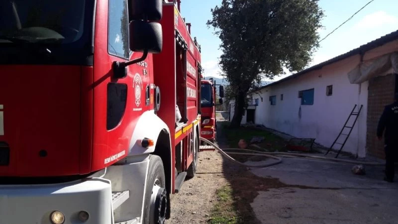 Burhaniye’de kümes yangını
