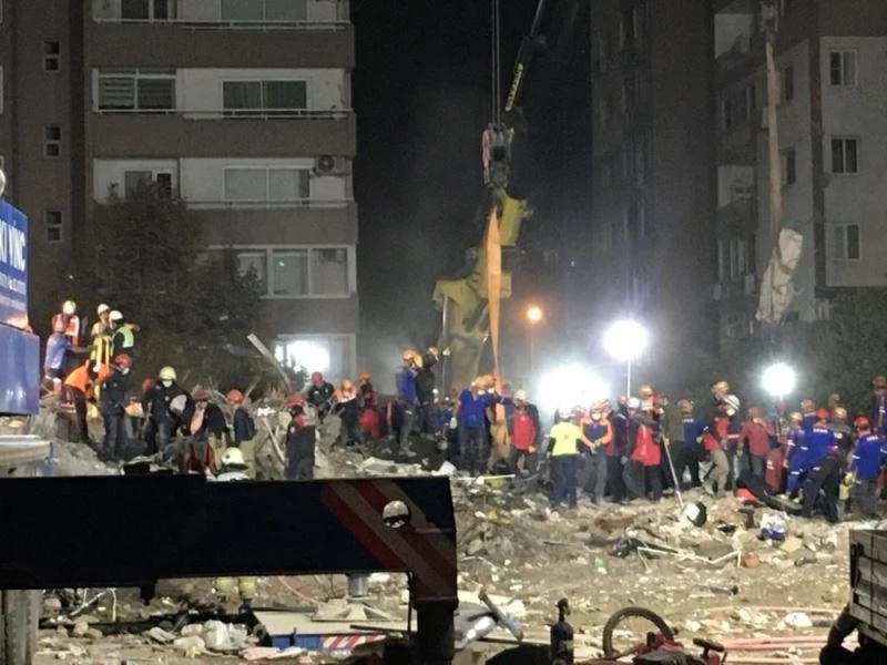 Enkazdaki minik Baran ve anneannesinden acı haber
