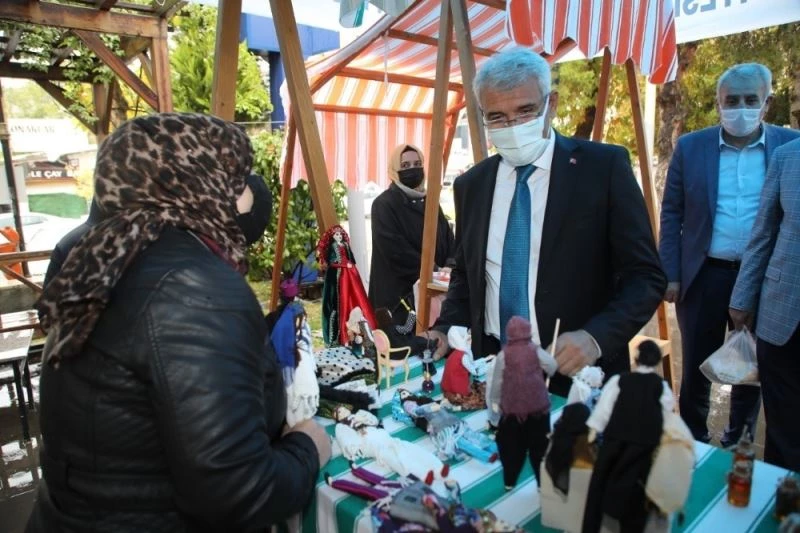 Güder, Hanımeli Pazarı’nı gezerek alışveriş yaptı
