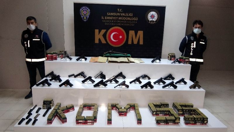 Samsun’da iş adamı 24 adet tabanca ve 6 bin 950 mermiyle yakalandı
