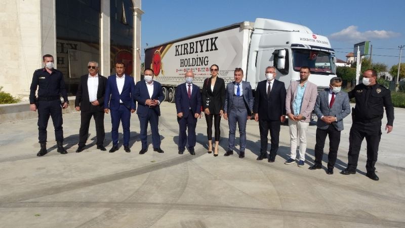 Antalya’dan Bayır Bucak Türkmenlerine yardım tırı
