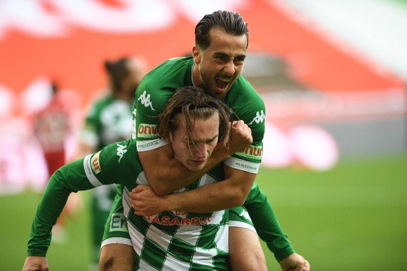 Transfer yapamayan Bursaspor daha çok gol atıyor
