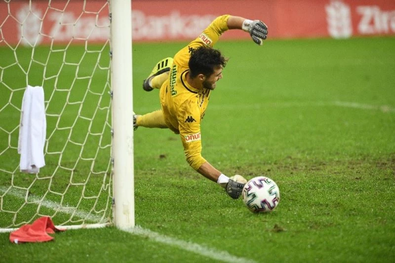 Bursaspor’un kalecisi Ataberk Dadakdeniz: “Çok özlemişim”
