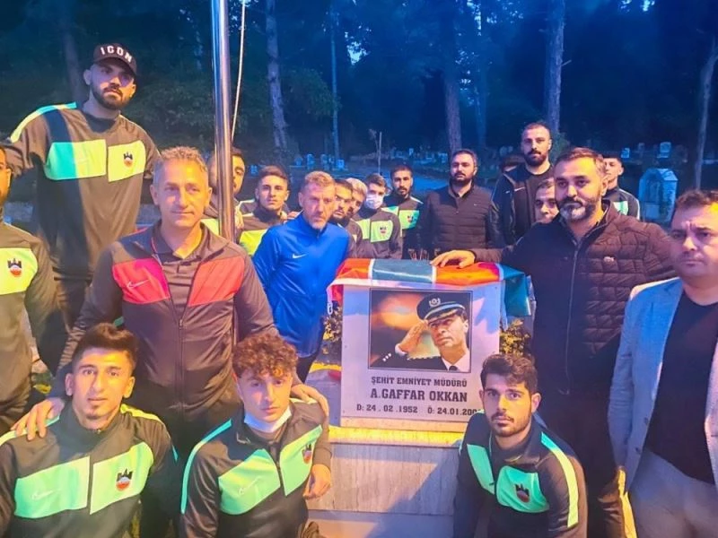 Diyarbekirspor kafilesi Ali Gaffar Okkan’ı kabri başında andı
