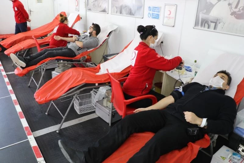 Bu kez de kanlarıyla hayat kurtardılar
