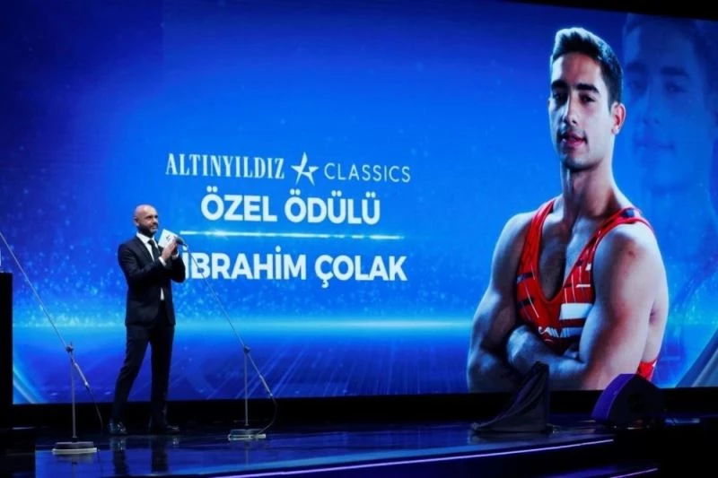 Altınyıldız Classics Özel Ödülü’nün sahibi İbrahim Çolak oldu
