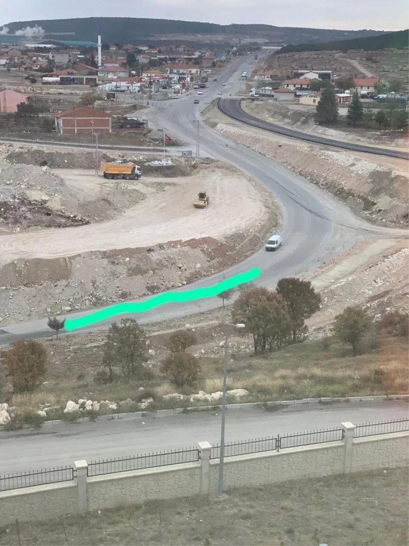 Yolda uyarıcı levha olmaması kazaya davetiye çıkarıyor
