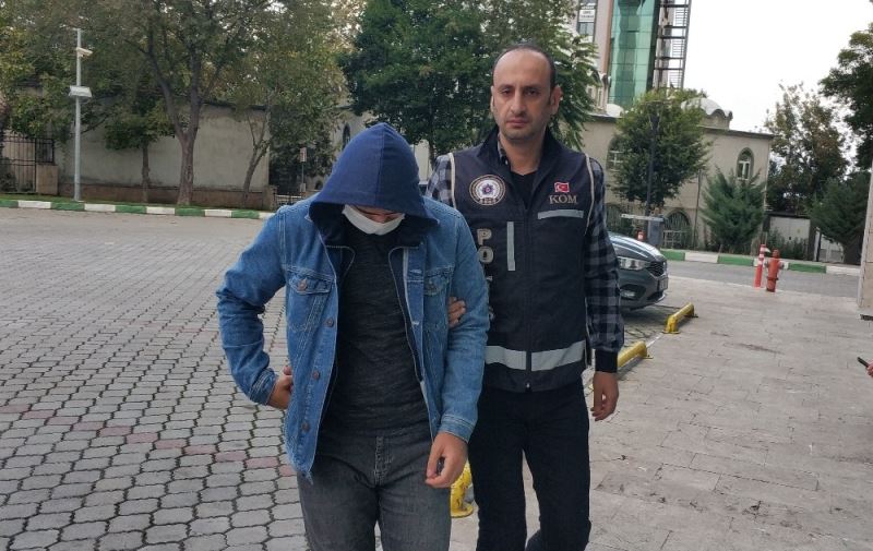 İstanbul merkezli FETÖ operasyonundan bir kişi adliyeye sevk edildi
