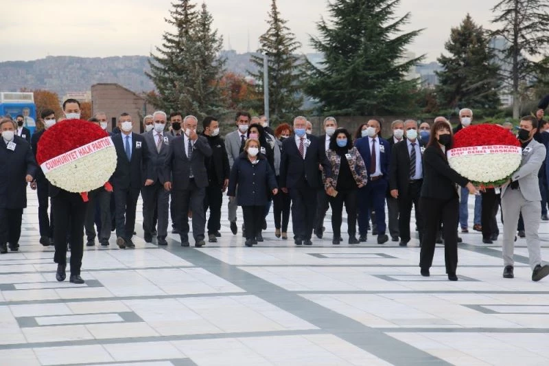 Bülent Ecevit kabri başında anıldı
