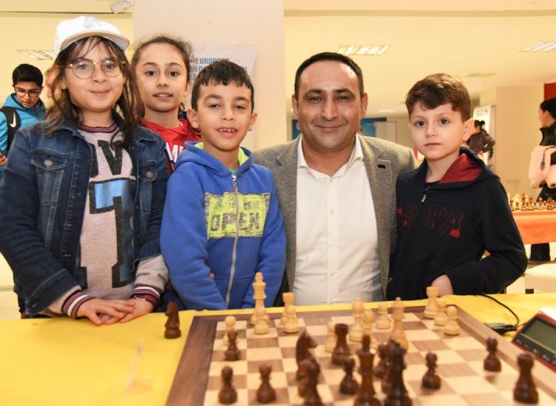 Toroslar Belediyesi, Atatürk’ü Anma Satranç Turnuvası düzenliyor
