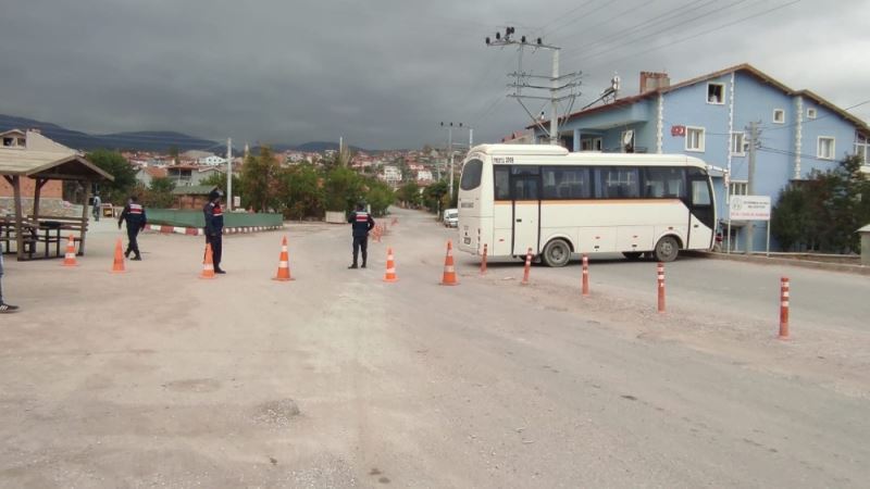 2 bin 781 nüfuslu Değirmenayvalı beldesi karantinaya alındı
