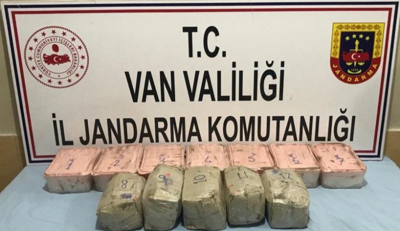 Van’da İran uyruklu şahısın taşıdığı çuvalda 15 kilo metamfetamin ele geçirildi
