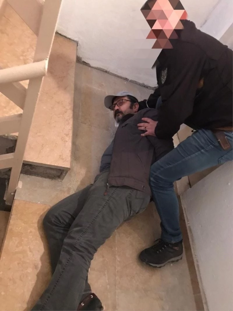 Bank Asya’nın kurucu ortaklarından olan FETÖ firarisi Kamil Yavuz M.,  düzenlenen operasyonda sahte kimlikle Ankara’da yakalandı
