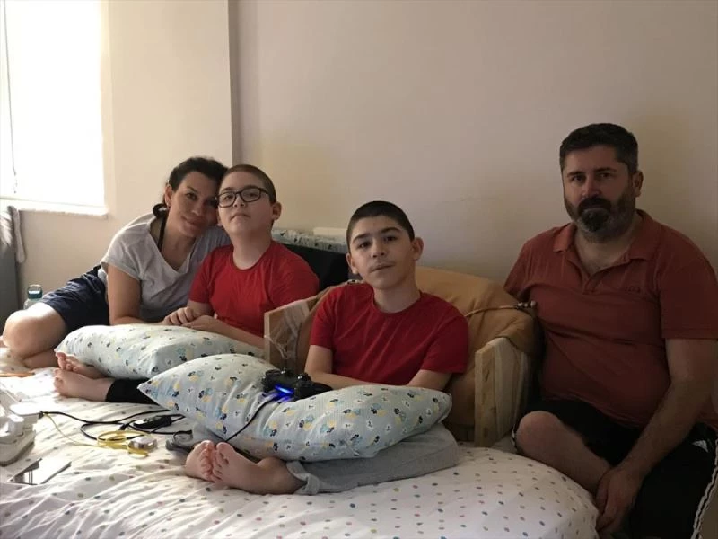 Tek mutluluğu kas hastası çocuklarının gülümsemesi