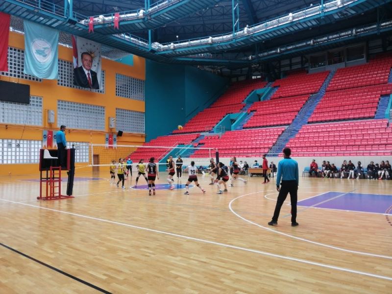 Van Büyükşehir Kadın Voleybol takımı ligde doludizgin
