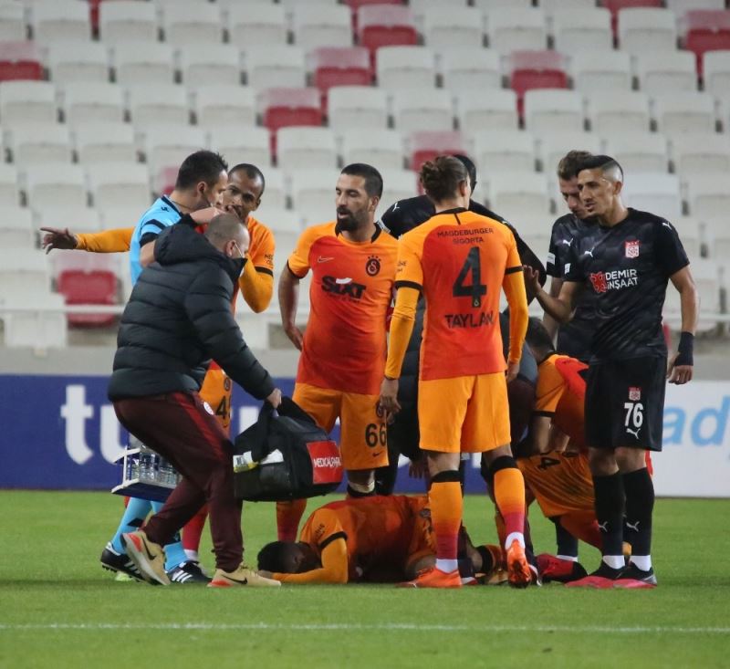 Süper Lig: D.G. Sivasspor: 0 - Galatasaray: 1 (İlk yarı)

