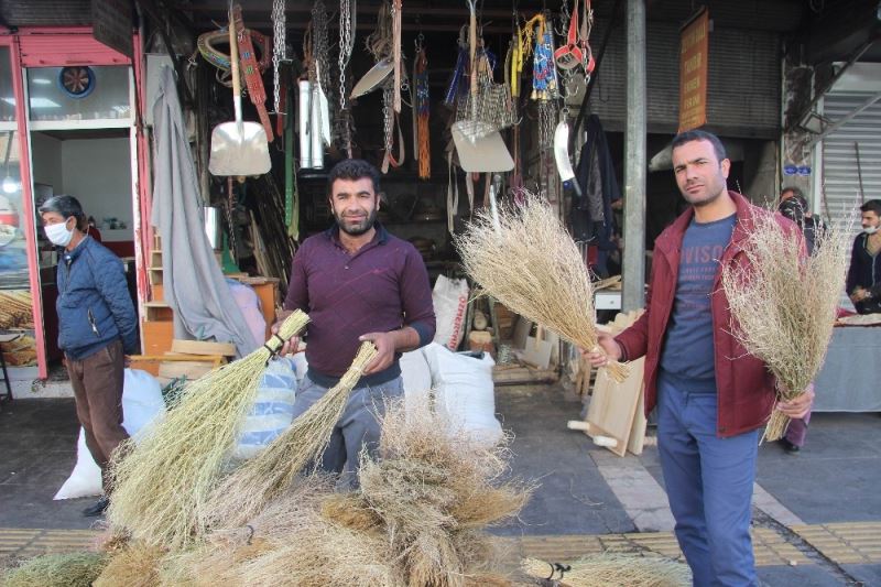 Kilis’te çalı süpürgesi satışı başladı
