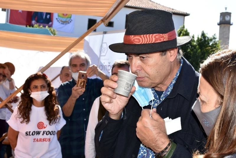 Tarsus’taki yeryüzü pazarı, renkli görüntülere sahne oluyor
