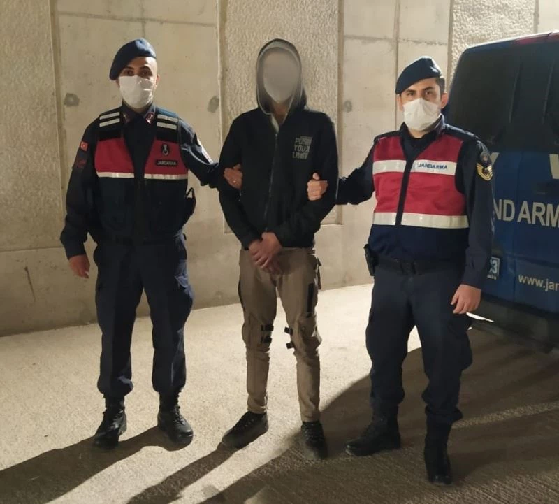 Çaldıkları demirleri hurdacıya satan 3 kişi yakalandı
