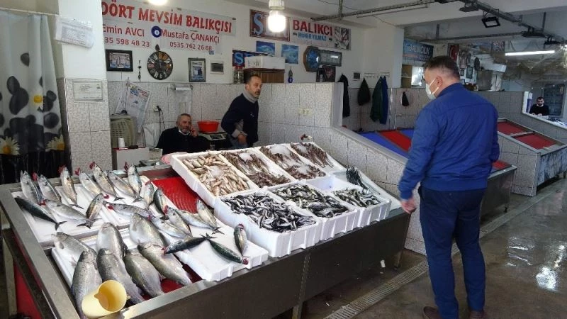 Balık fiyatlarının ateşi düşmedi
