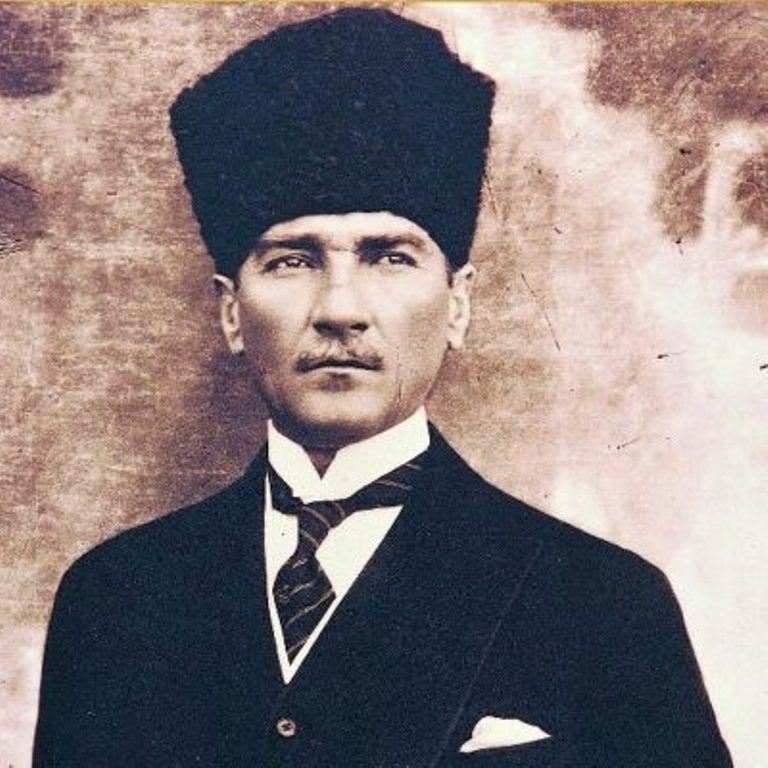 BÜYÜK  ÖNDER  ATATÜRK