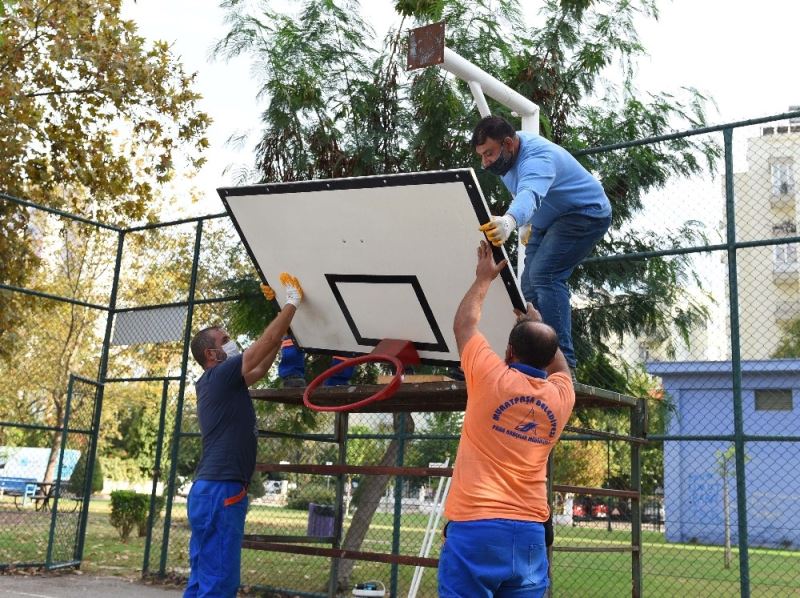 Spor sahalarında bakım çalışması
