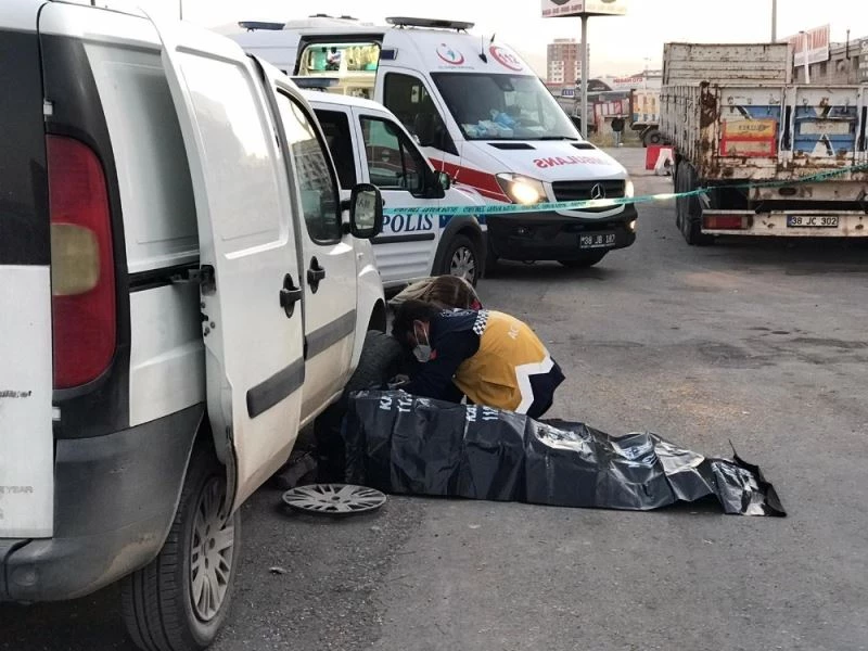 Aracının lastiğini değiştirmek isteyen adam ölü bulundu
