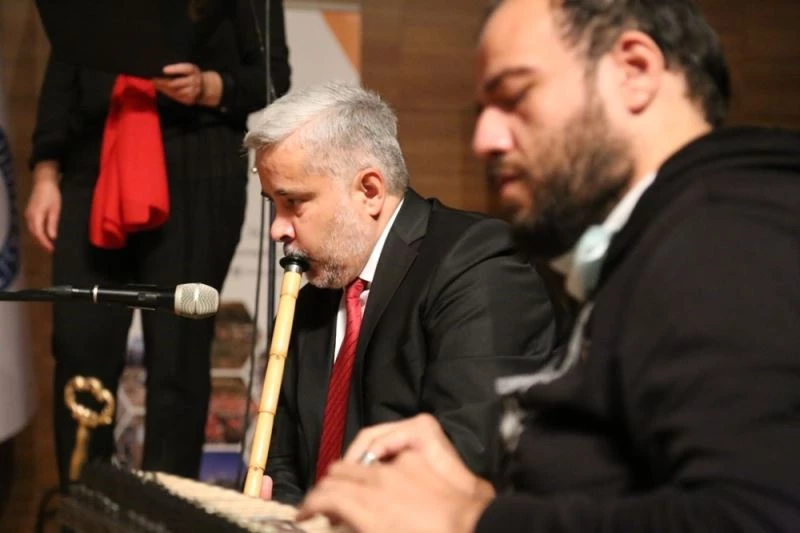 Azerbaycan konserine Rektör Şahin ney üfleyerek eşlik etti
