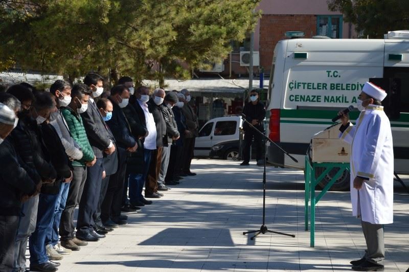 Enkazdan kurtarılıp hastanede hayatını kaybeden depremzede toprağa verildi
