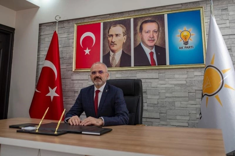 AK Parti Efeler İlçe Başkanı Elbir: Atatürk, Türk Milletini aydınlık günlere kavuşturmuştur.
