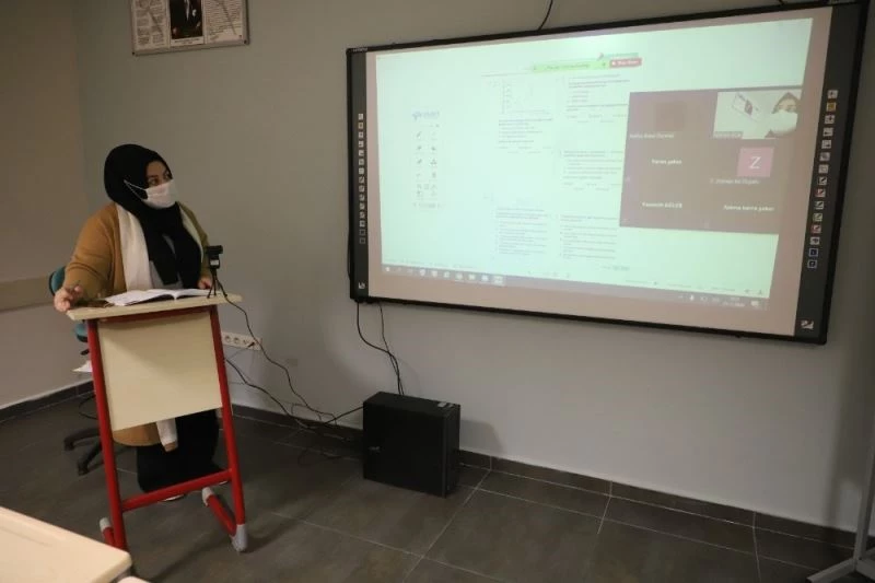 Bilgievi ve Akademi Liselerde 8 bin öğrenci online eğitimde
