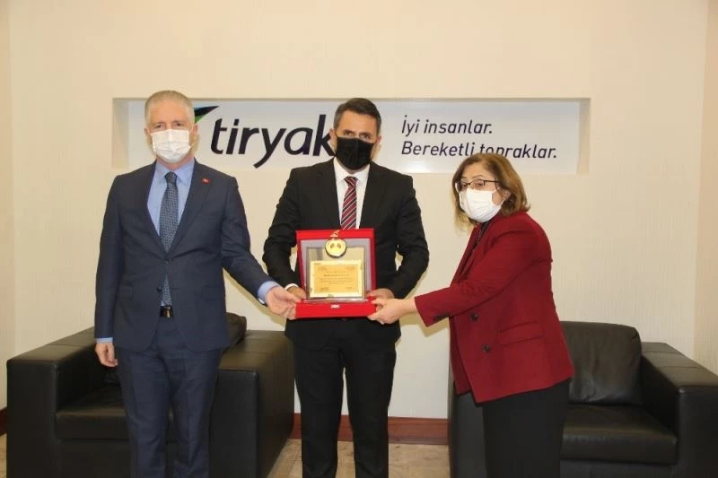 Tiryaki AGRO’ya teşekkür plaketi
