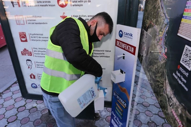 Canik’ten duraklara dezenfektan stantları
