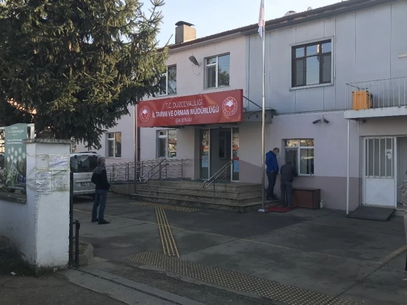 Evde olması gerekirken resmi daireye girerken yakalandı
