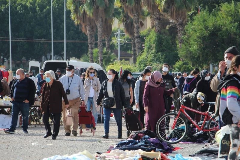 Vaka artışının devam ettiği Antalya’da pazar yoğunluğu
