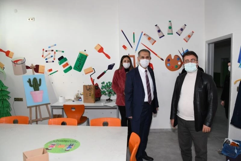 Vali Çuhadar Adıyaman Doğa Kolejini ziyaret etti
