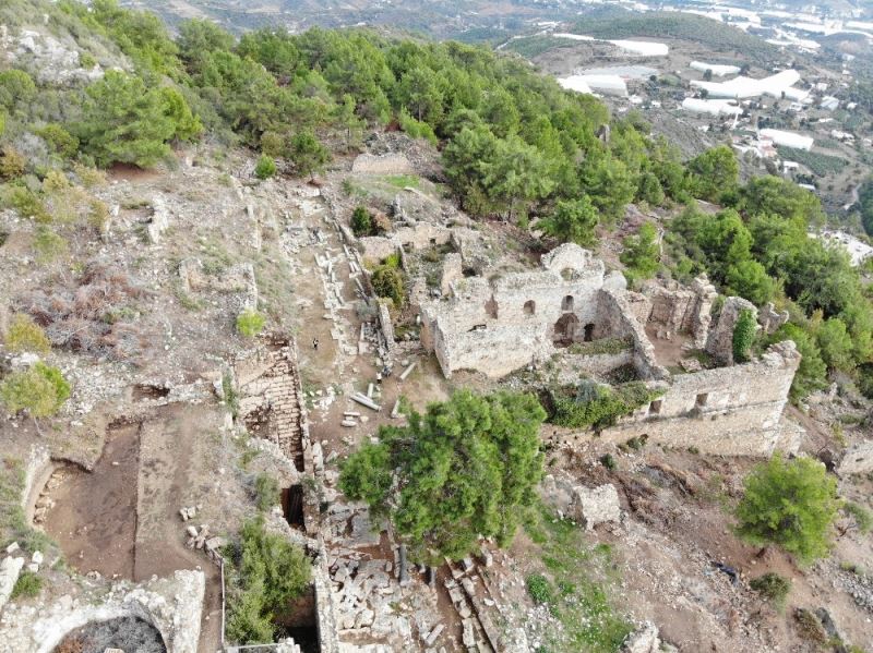 Alanya’daki gün yüzüne çıkarılan Syedra Antik Kenti ziyaretçi akınına uğruyor
