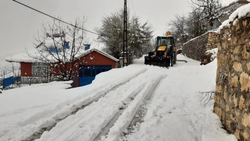 Tunceli’de 83 köy yolu ulaşıma açıldı 49’unda çalışma sürüyor
